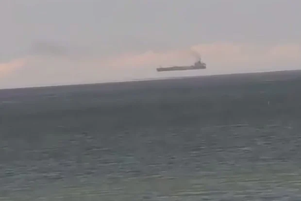 Над Азовским морем обнаружены летающие корабли, но это не сбой матрицы, а редкое оптическое явление фата-моргана